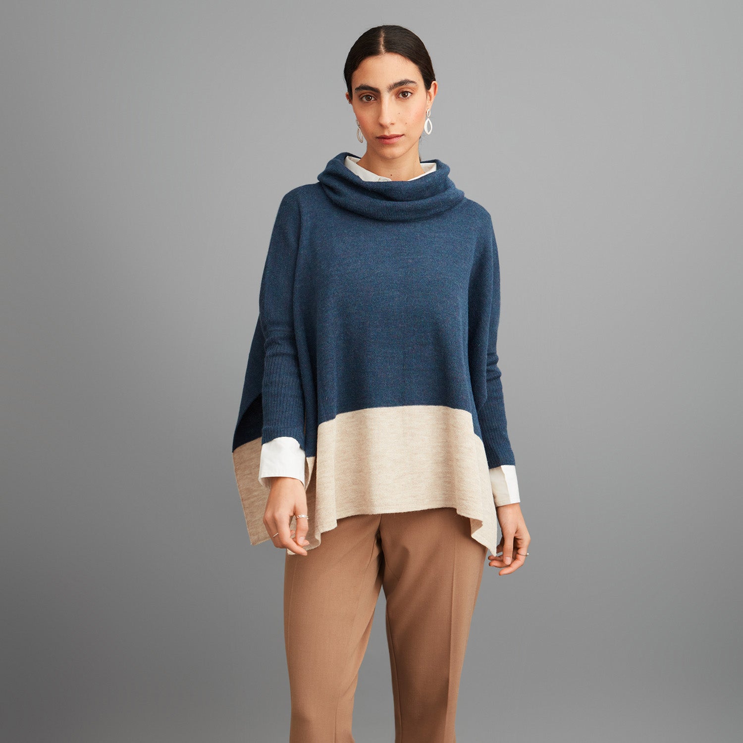 Poncho Azul Alpaca Cuello Alto - Lorenzo di Pontti